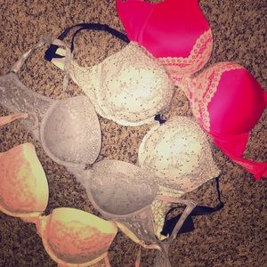 Victoria’s Secret bras 34D FOUR BRAS ALL VS 34 D